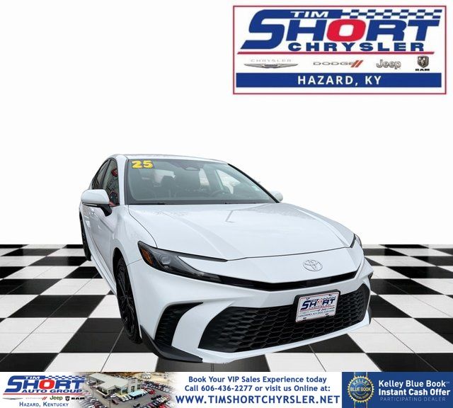 2025 Toyota Camry SE FWD