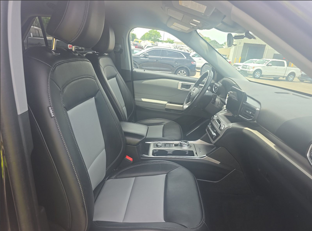 2023 Black Metallic Ford Explorer XLT 4X4 SUV