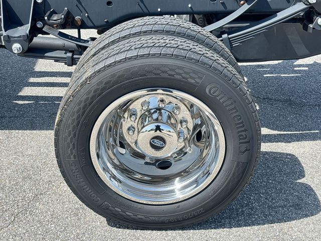 New 2026 Oxford White Ford F-450® XL image 15