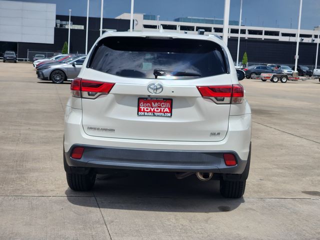 2019 Toyota Highlander XLE White at Legacy Ford
