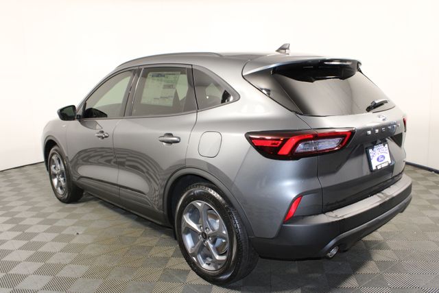 2025 Ford Escape ST-Line photo 3