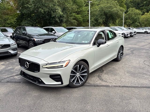 2022 Volvo S60 B5 Momentum