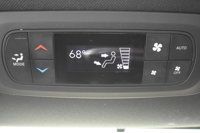 Used 2025 Chrysler Pacifica Van