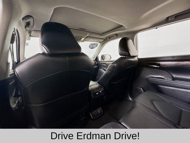 Used 2021 Toyota Highlander SUV