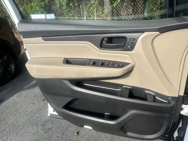Used 2022 White Honda EX-L image 28