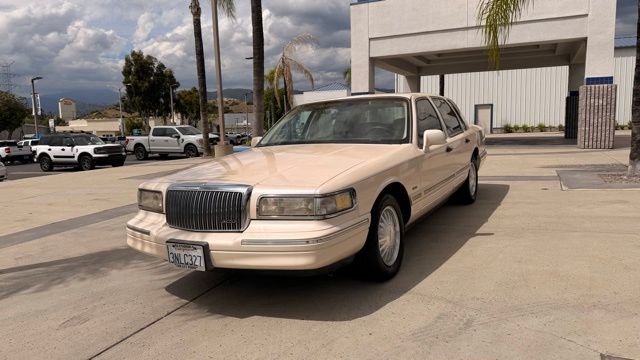 White (Ivory) 1995 Lincoln Town Car Cartier Sedan Rear-Wheel Drive 4-Speed Automatic