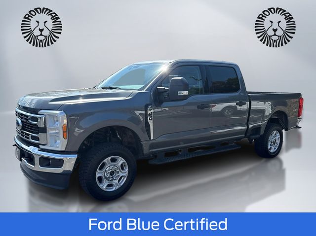 Carbonized Gray Metallic 2025 Ford F-250 Super Duty Pickup Truck Four-Wheel Drive Automatic