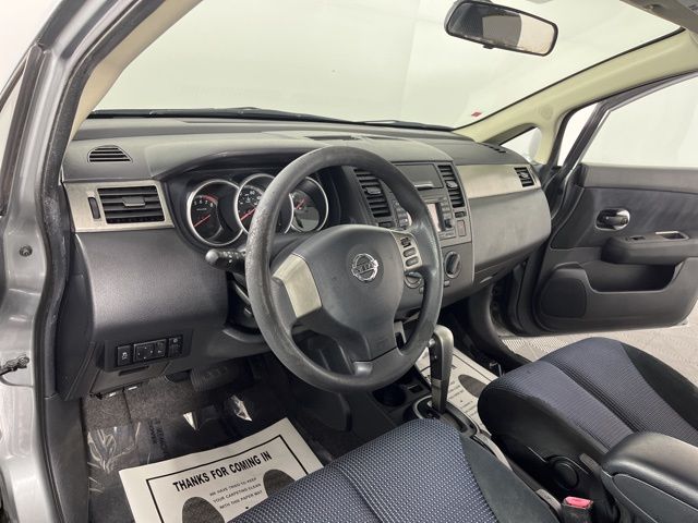 2011 Nissan Versa 1.8 SL 19