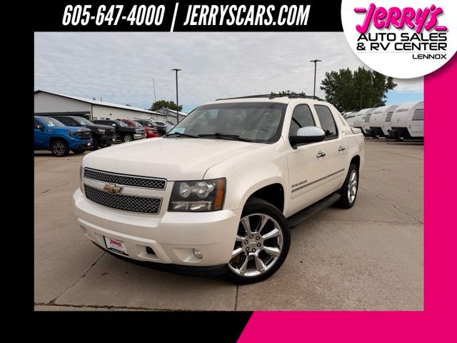 White Diamond Clearcoat 2011 Chevrolet Avalanche Pickup Truck Four-Wheel Drive 6-Speed Automatic
