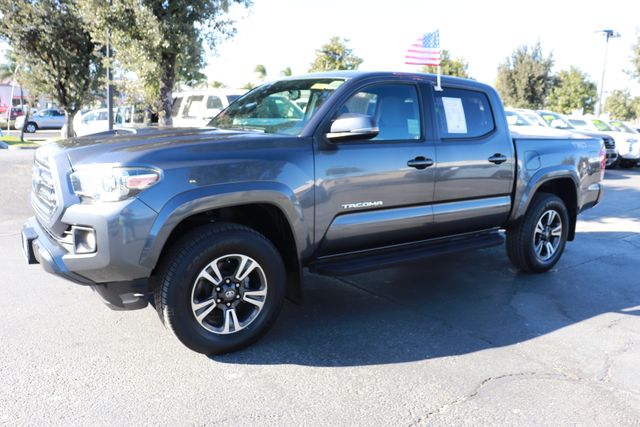 2017 Toyota Tacoma TRD Sport 3