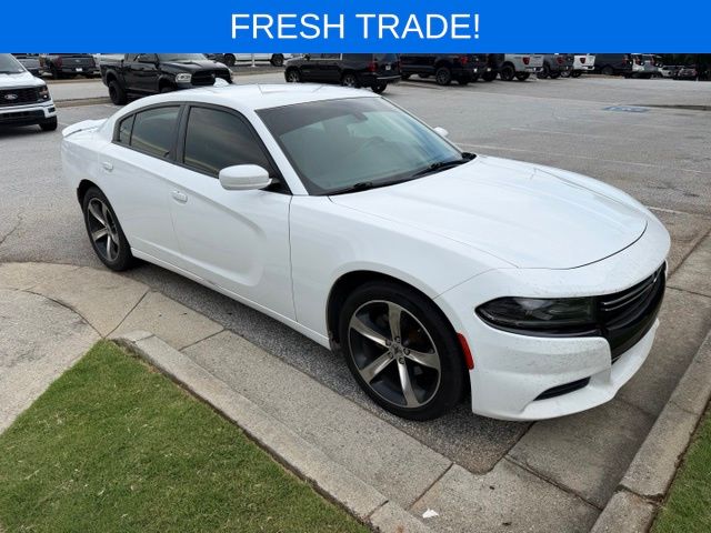 White 2017 Dodge Charger Sedan Rear-Wheel Drive 8-Speed Automatic