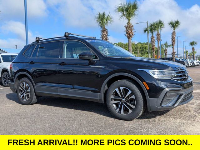 Deep Black Pearl 2024 Volkswagen Tiguan SUV / Crossover Front-Wheel Drive 8-Speed Automatic