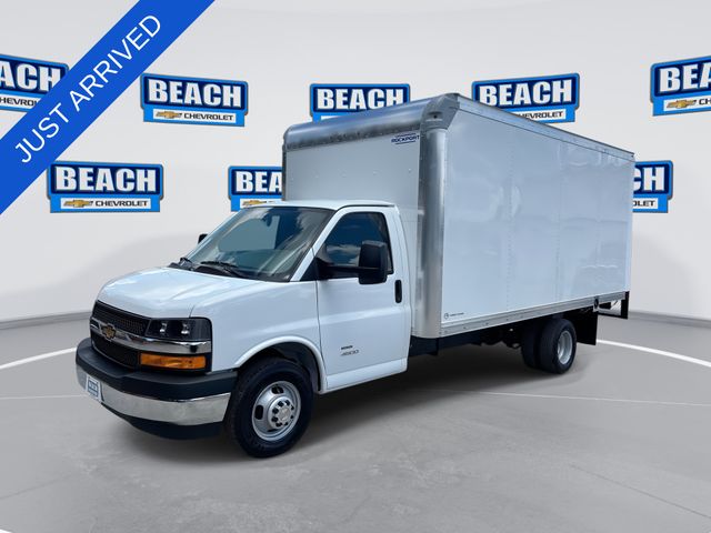 Summit White 2026 Chevrolet Express Chassis Van Rear-Wheel Drive 8-Speed Automatic