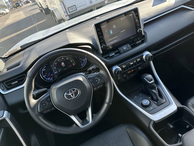 2022 Toyota RAV4 Hybrid XSE 13