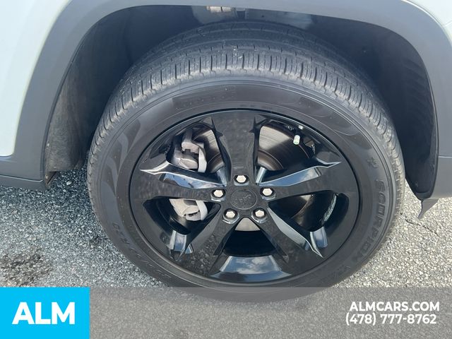 Used 2025 White Jeep Limited image 15