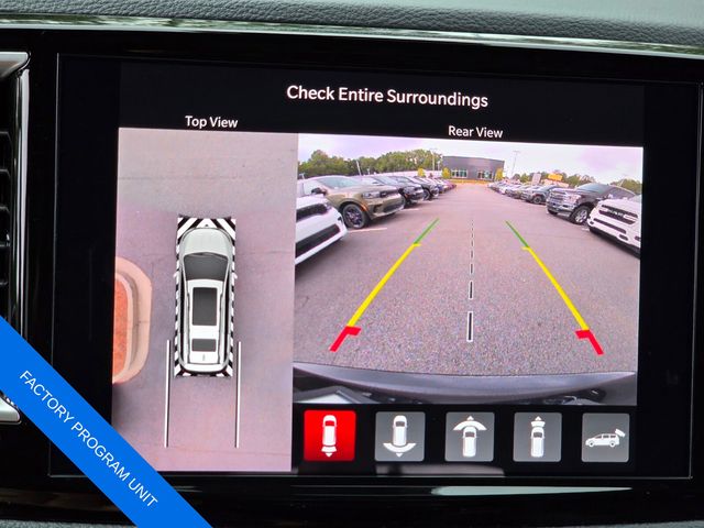Used 2025 Chrysler Pacifica Van
