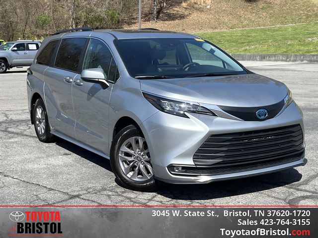 2025 Toyota Sienna XLE 7-Passenger FWD