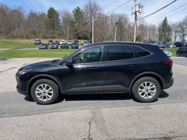 Used 2025 Black Ford Active image 9