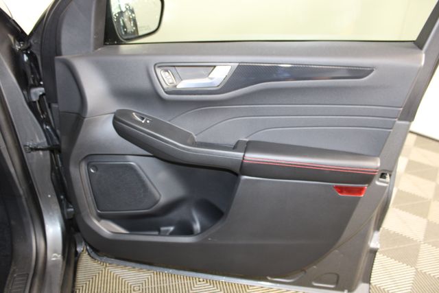 2025 Ford Escape ST-Line photo 11