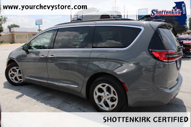 Used 2023 Chrysler Pacifica Van