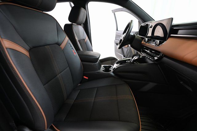 Used 2024 White GMC AT4 image 25