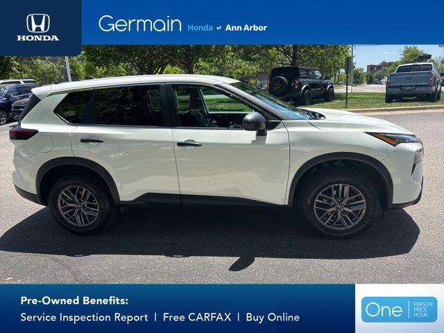 Used 2024 Glacier White Nissan S image 7