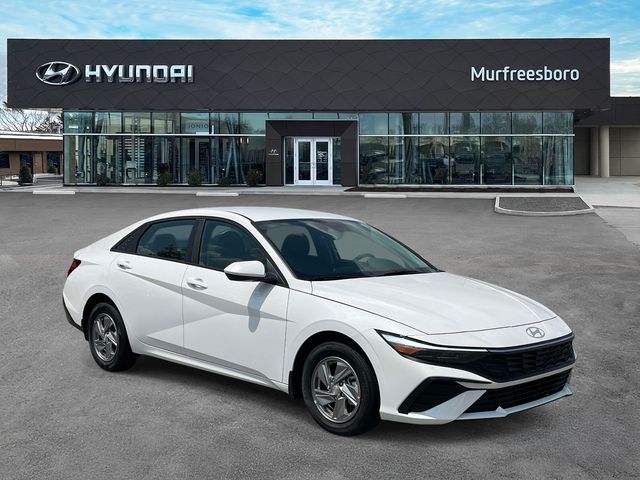 New 2026 White Hyundai SE image 3