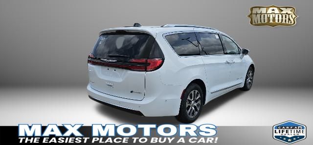 2024 Chrysler Pacifica Hybrid Pinnacle 13