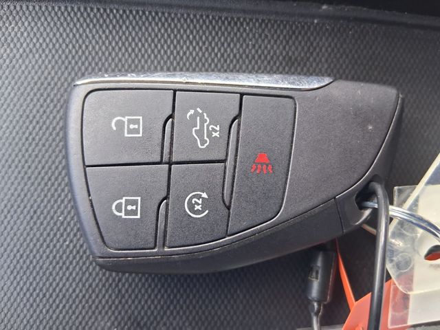 Used 2025 White GMC SLT image 14