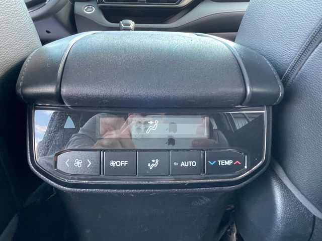 2023 Toyota Highlander XLE - Midnight Black Metallic exterior view 19