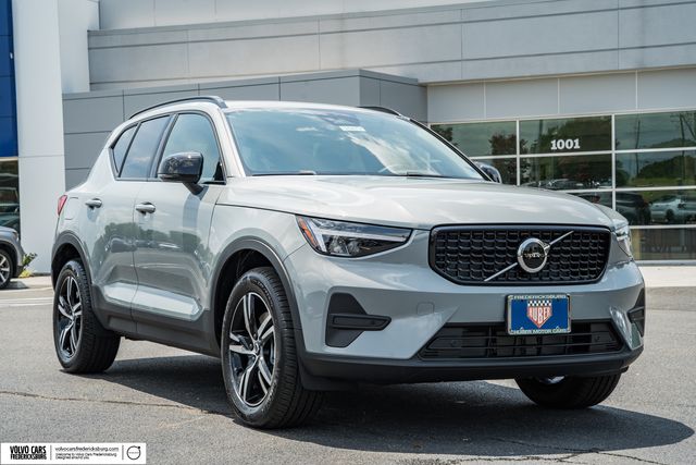 Vapour Gray Metallic 2026 Volvo XC40 SUV / Crossover All-Wheel Drive Automatic