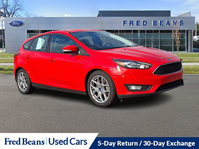 Race Red 2015 Ford Focus Hatchback Front-Wheel Drive 6-Speed Automatic