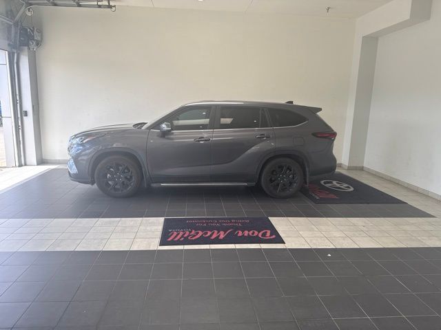 2024 Toyota Highlander LE Gray at Legacy Ford
