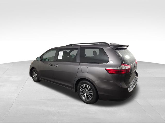 2019 Toyota Sienna XLE photo