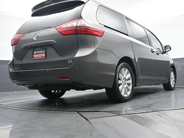 2017 Toyota Sienna XLE 35