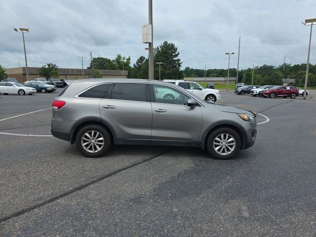Used 2017 Silver Kia L image 2