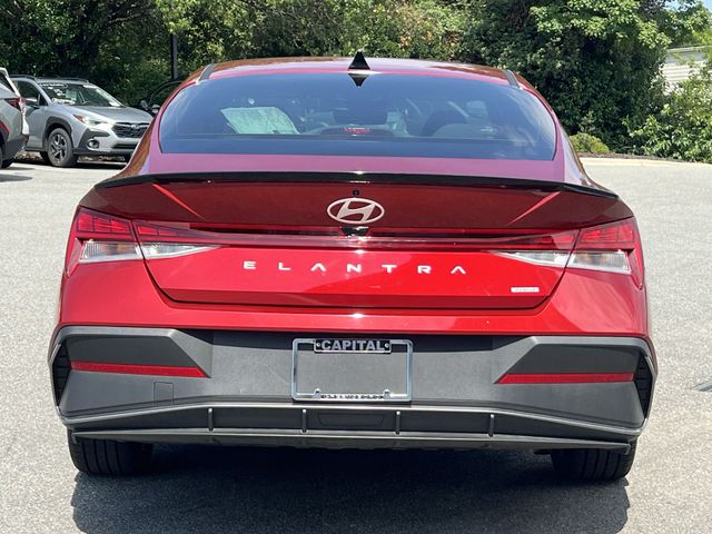 Used 2025 Red Hyundai SEL Sport image 12