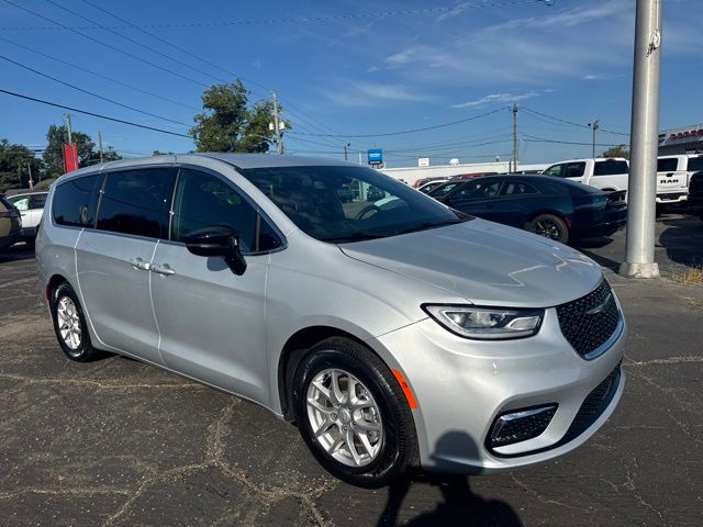 2026 Chrysler Pacifica Select FWD