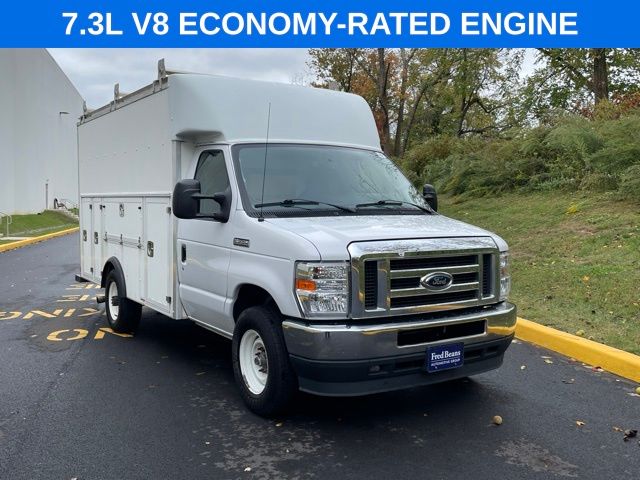2022 Ford E-Series Chassis E-350 SD Cutaway SB RWD