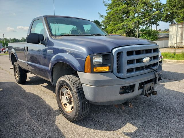 White 2006 Ford F-350 Super Duty Pickup Truck  6-Speed Manual Overdrive