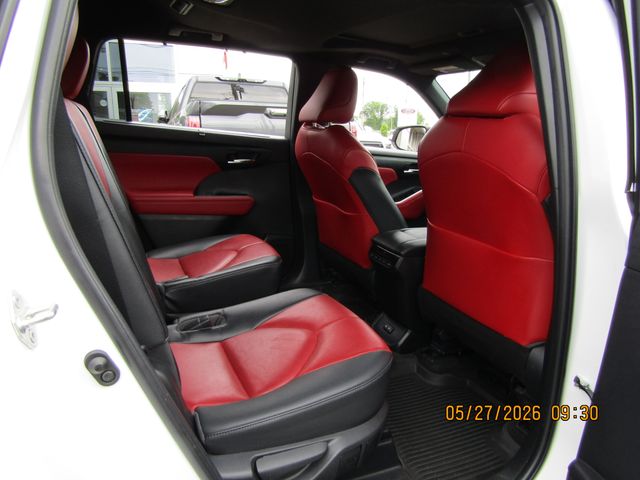 used 2023 Toyota Highlander car, priced at $37,999