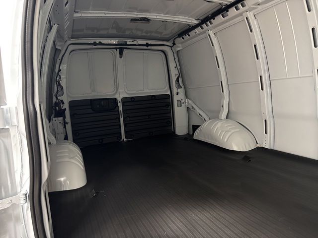 New 2026 Summit White Chevrolet Work Van image 30