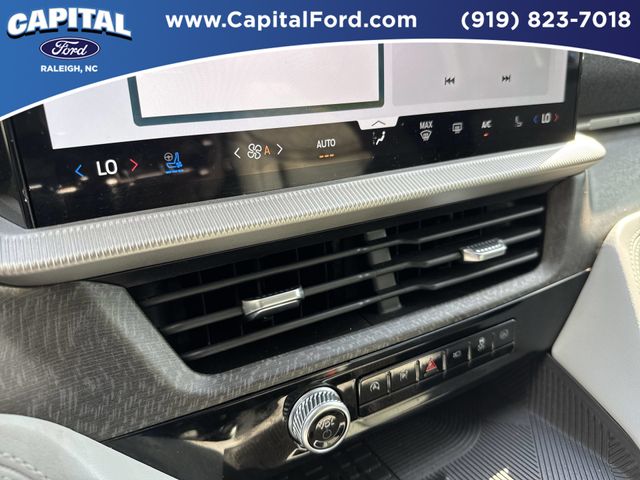 Used 2025 White Ford Platinum image 30