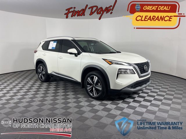 2021 Pearl White Tricoat Nissan Rogue SL SUV