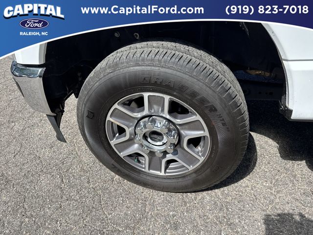 Used 2025 Oxford White Ford XLT image 13