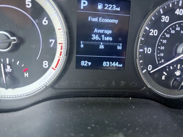 Used 2022 White Hyundai SE image 16