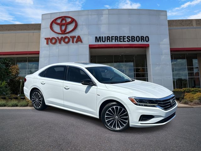 White 2022 Volkswagen Passat Sedan Front-Wheel Drive 6-Speed Automatic