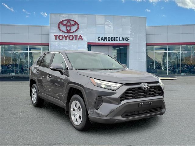 2025 Toyota RAV4 LE's photo
