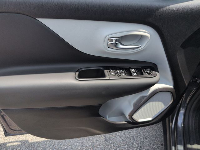 Used 2022 Gray Jeep Limited image 12