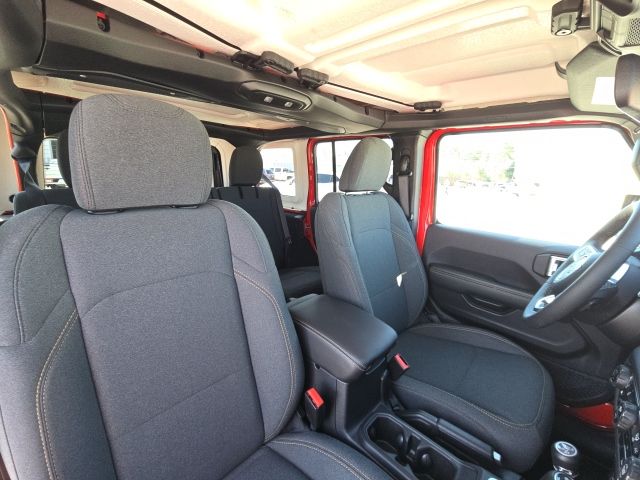 2025 Jeep Wrangler Sahara 4xe:B02116